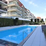 In With Pool Access Lejlighed