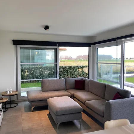 Apartment In With Pool Access *