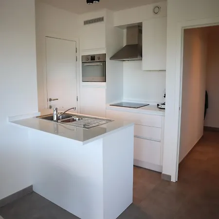 In With Pool Access Apartment *