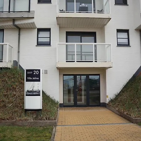 Apartment In With Pool Access