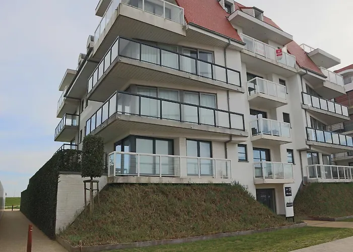 In With Pool Access Apartment *